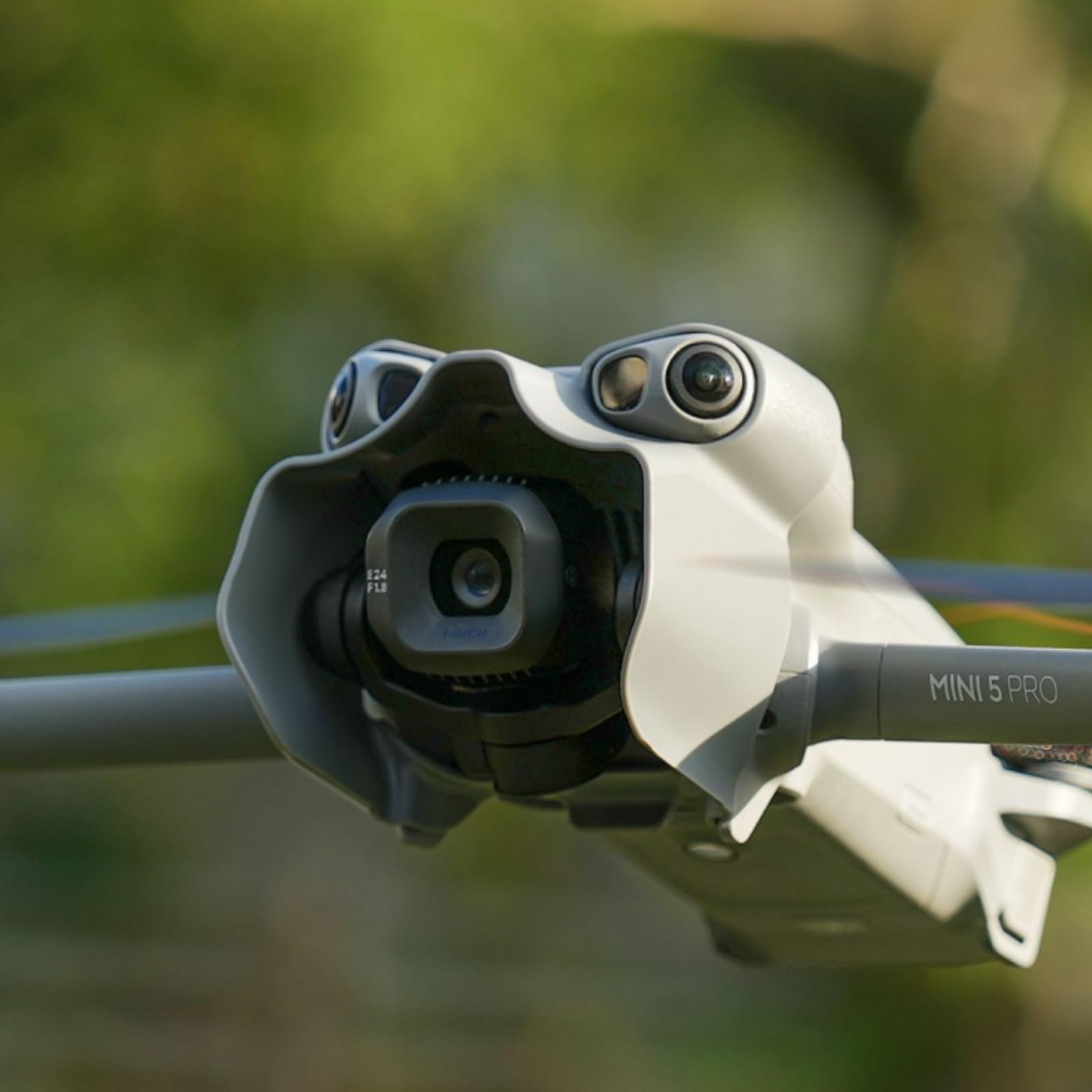DJI Mini 5 Pro用レンズフード、ジンバルガードプ - Drone Propeller Guard のレビューと価格